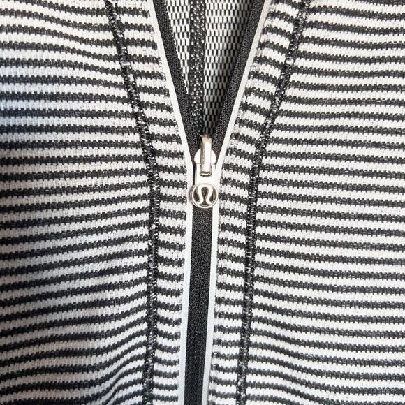Lululemon Run U-Turn Pullover 1/2 Zip  Small Stripe Black White Long Sleeve - Picture 4 of 7